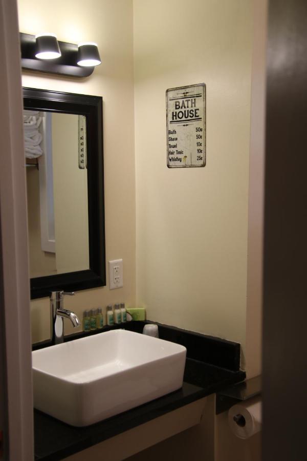 Townhouse Motel Lusk Экстерьер фото