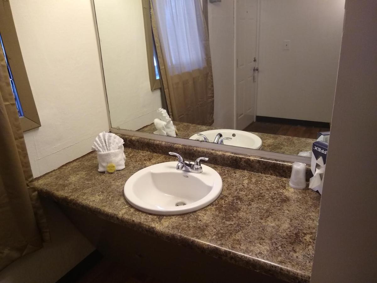 Townhouse Motel Lusk Экстерьер фото